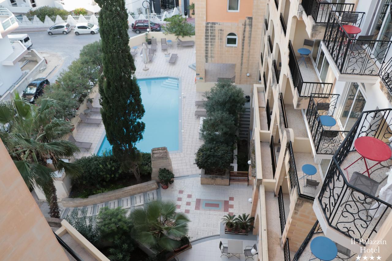 Camera Superior Matrimoniale/Doppia con Letti Singoli con Balcone e Vista Piscina